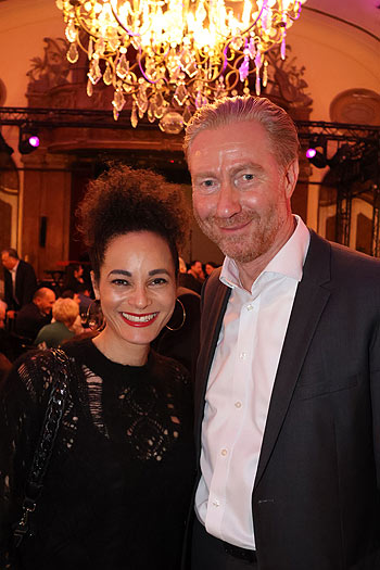 Musikerin & Stimmcoach Ariane Roth und Hoteldirektor Malte Wiedemnann am 26.02.2024 im Silbersaal des Deutschen Theater (©Foto: Martin Schmitz)